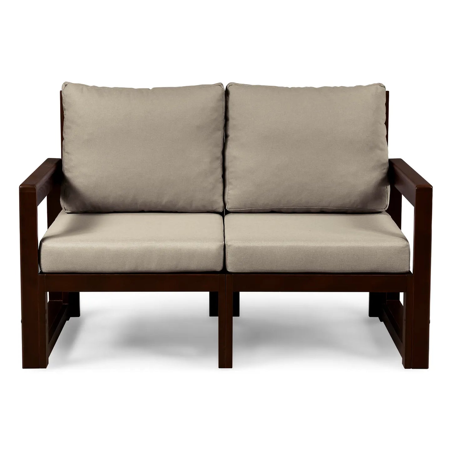 drewniana sofa 2 osobowa chillout z bezowymi poduszkami