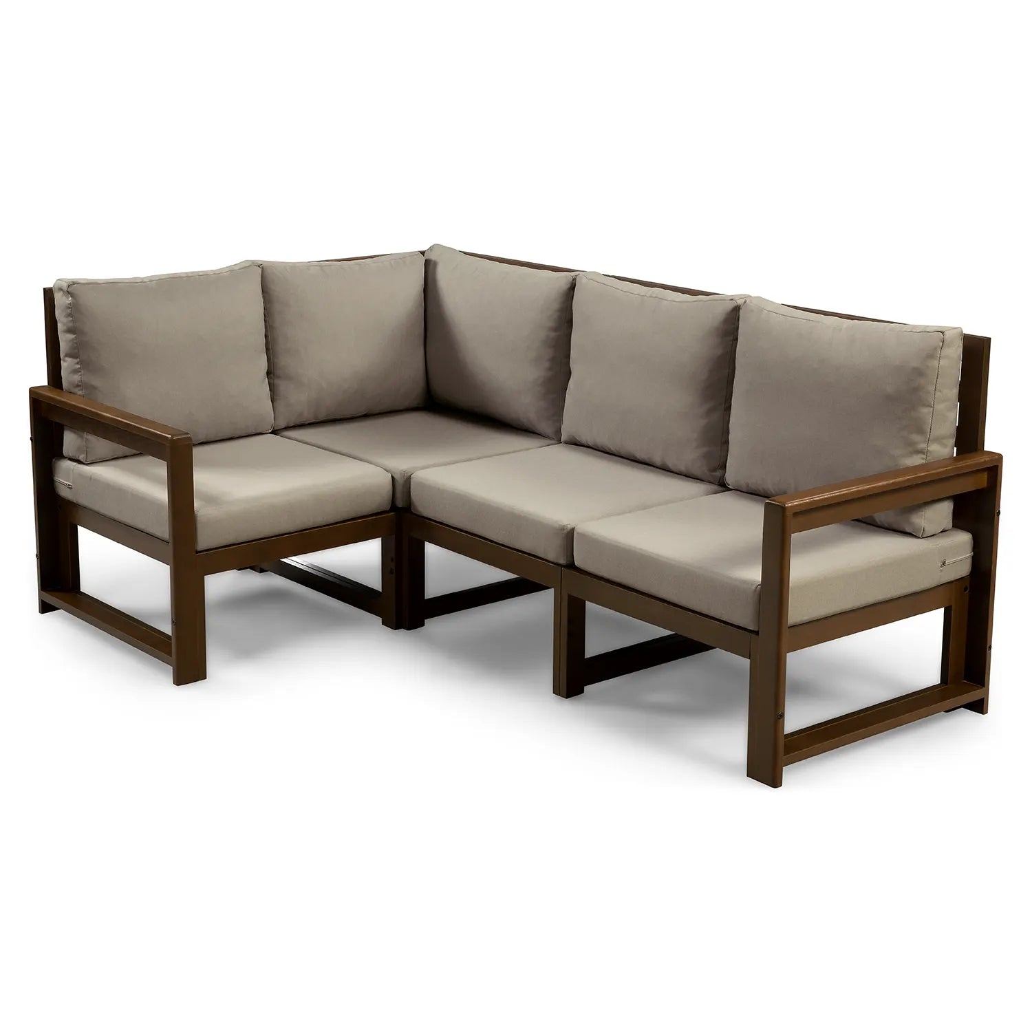 drewniana sofa 4 osobowa chillout z bezowymi poduszkami